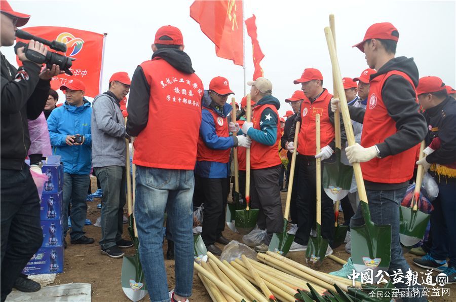 中欧(中国)圆满完成“保护青山绿水_共建大美龙江”千人公益植树志愿服务工作